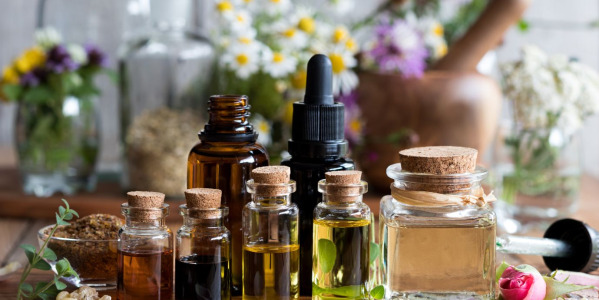 Huiles essentielles et huiles parfumées : quelles différences ?