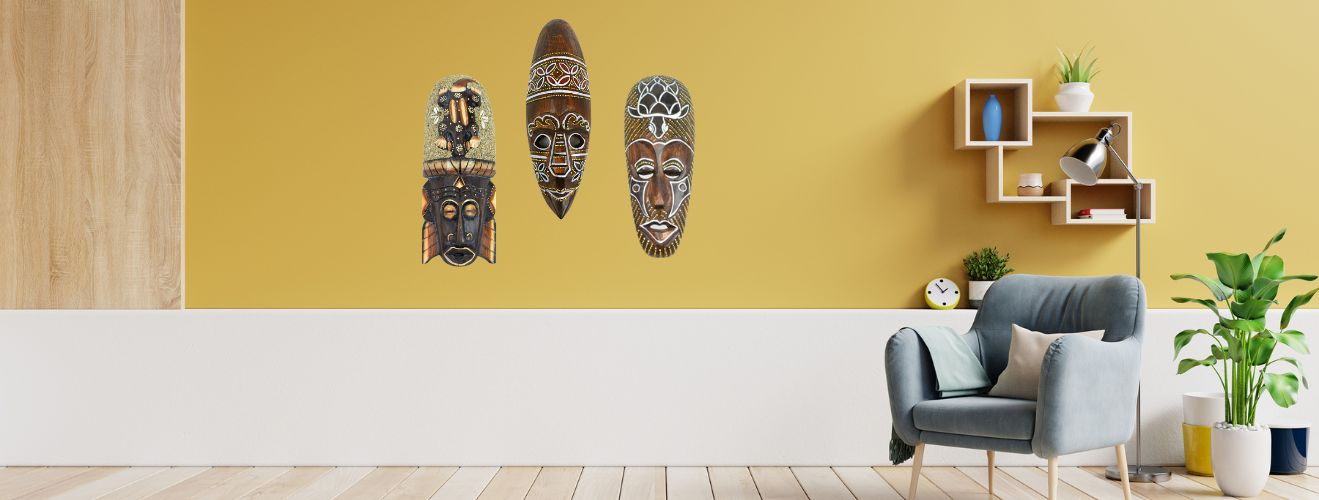 Exemple de décoration murale avec des masques africains