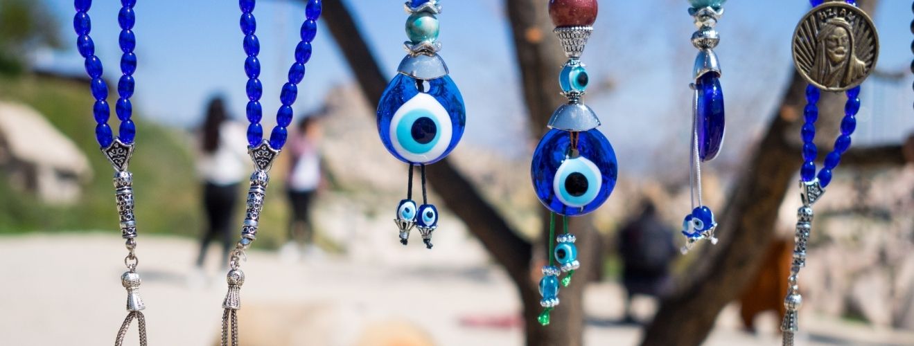 Des amulettes représentant l'oeil turc